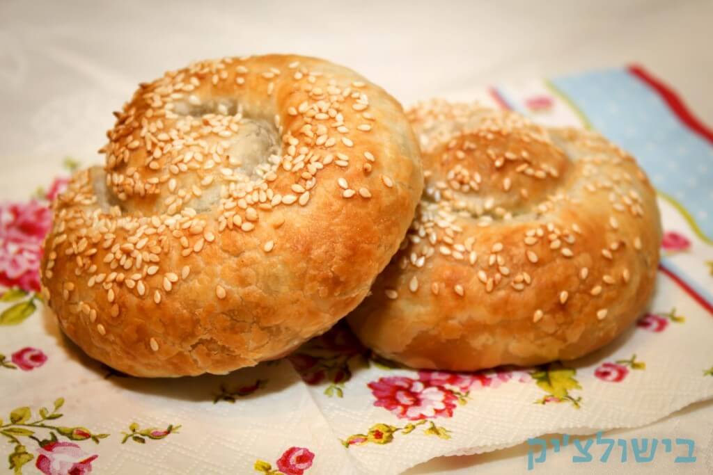 שבלולי בצק עלים ממולא פטריות 